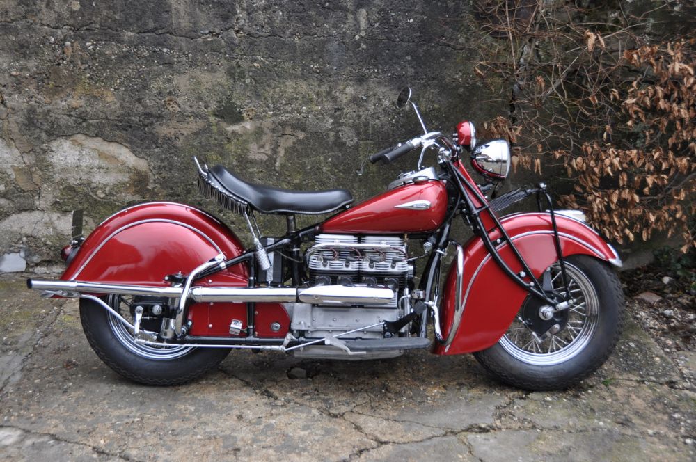 Indian Four 1940 red mét.