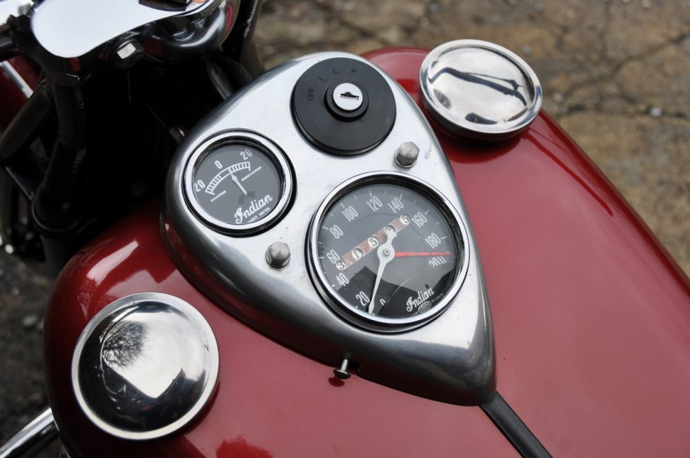 Indian Four 1940 red mét.