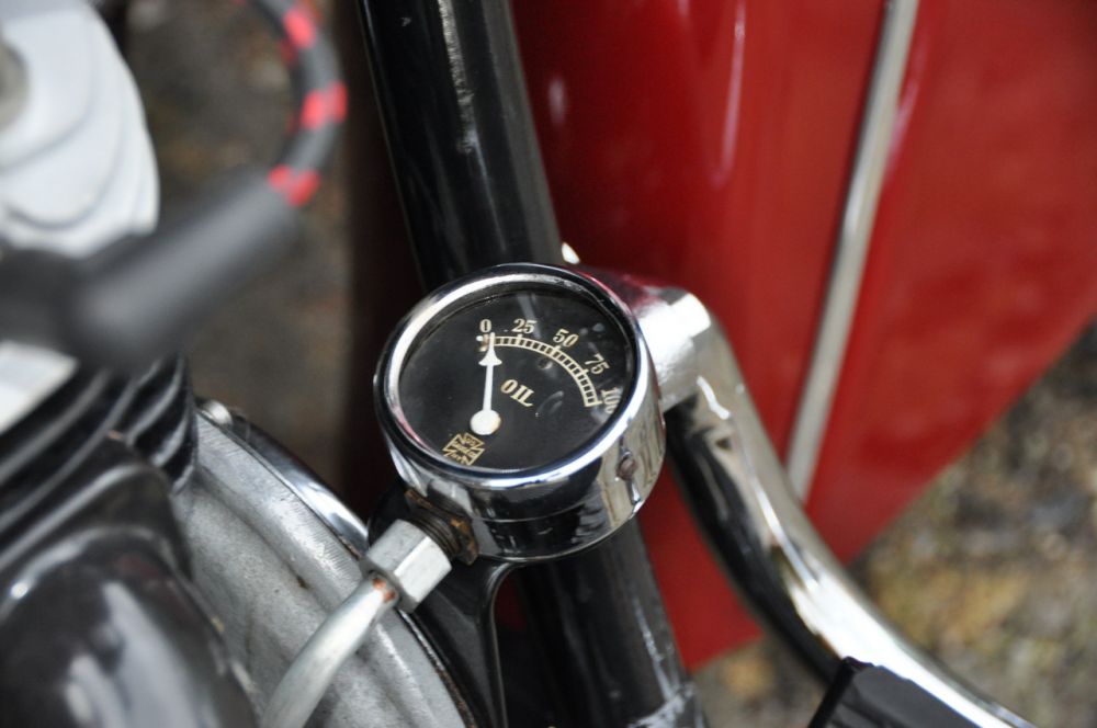 Indian Four 1940 red mét.