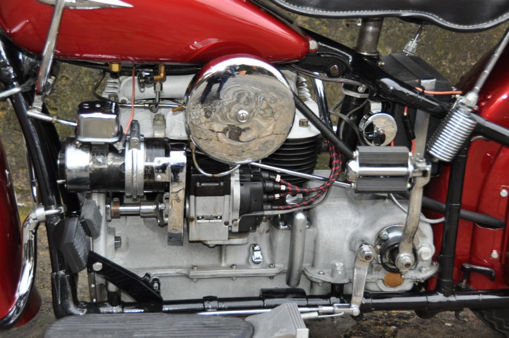 Indian Four 1940 red mét.