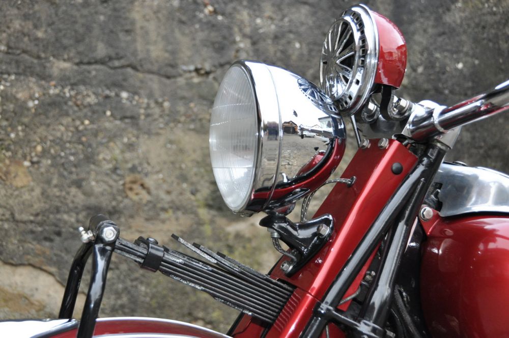Indian Four 1940 red mét.