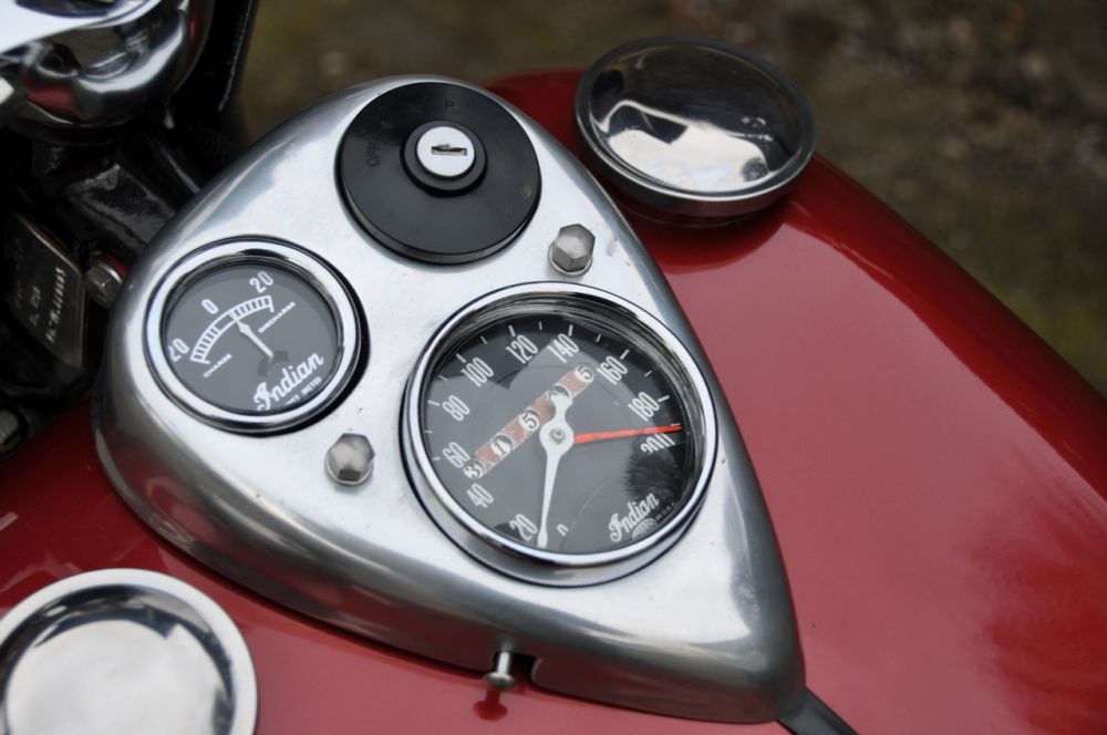 Indian Four 1940 red mét.