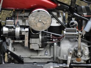 Indian Four 1940 red mét.