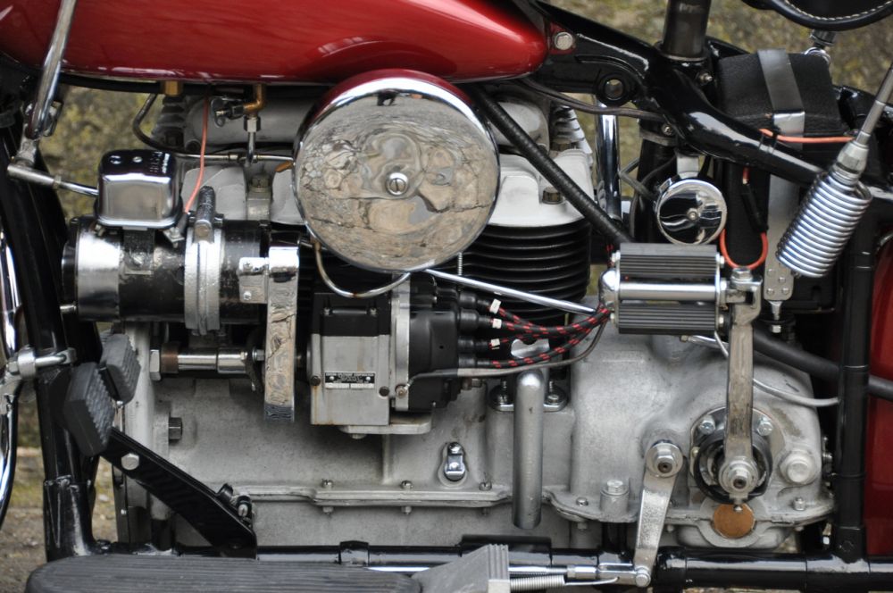 Indian Four 1940 red mét.