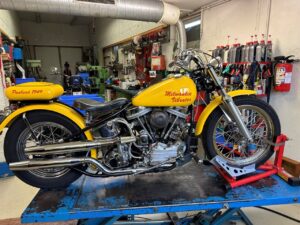 Harley-Davidson Panhead Bobber "Milwaukee Vibrator" 1949