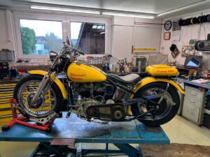 Harley-Davidson Panhead Bobber "Milwaukee Vibrator" 1949