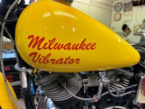 Harley-Davidson Panhead Bobber "Milwaukee Vibrator" 1949