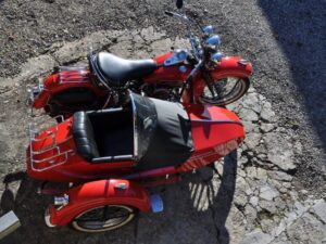 Harley-Davidson OHV Knucklehead 1947 with right hand sidecar
